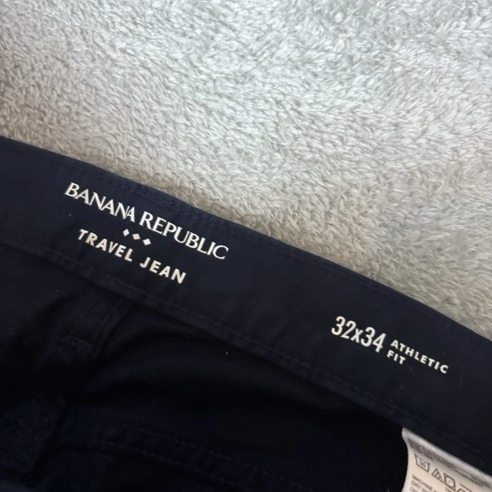 Banana Republic Men's Relaxed Jeans in Navy Blue